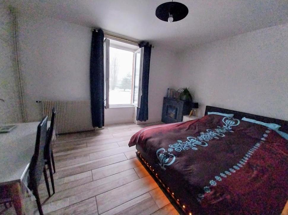 Au Pays D'Angeline Hotel La Pacaudière Cameră foto