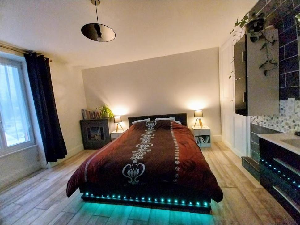 Au Pays D'Angeline Hotel La Pacaudière Cameră foto
